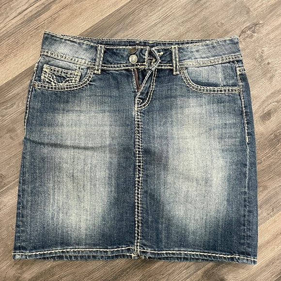 Vigoss Denim Mini Skirt, Size 28/5, Slightly destructed, EUC - Picture 1 of 4